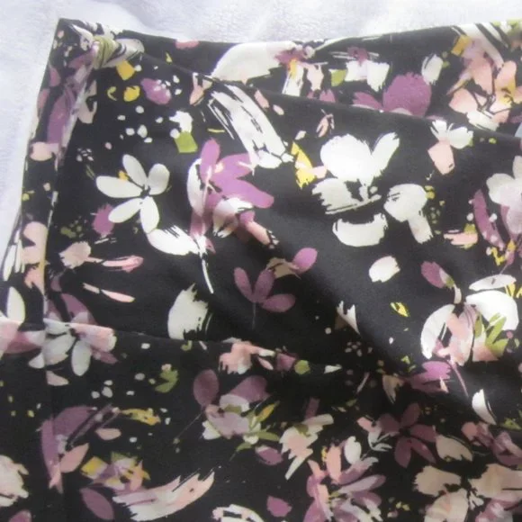 Juniors' V-Front Crossover Soft Leggings NWT Painted Floral Brand: No Boundaries - Picture 5 of 7